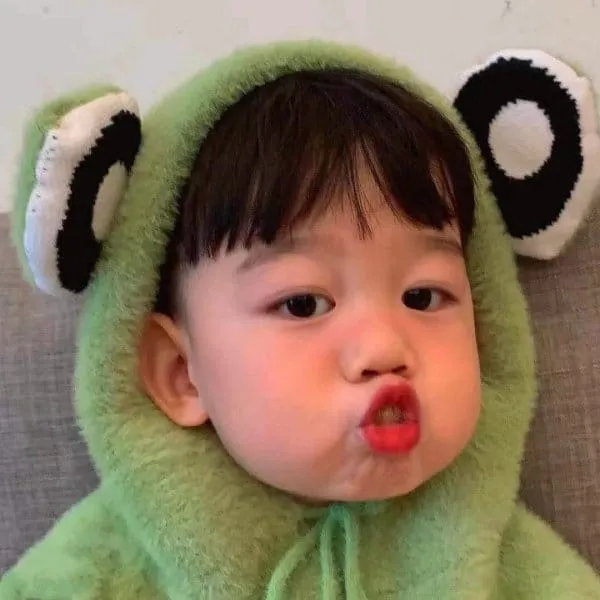 Loạt meme em bé cute, dễ thương đến mức không thể cưỡng lại.