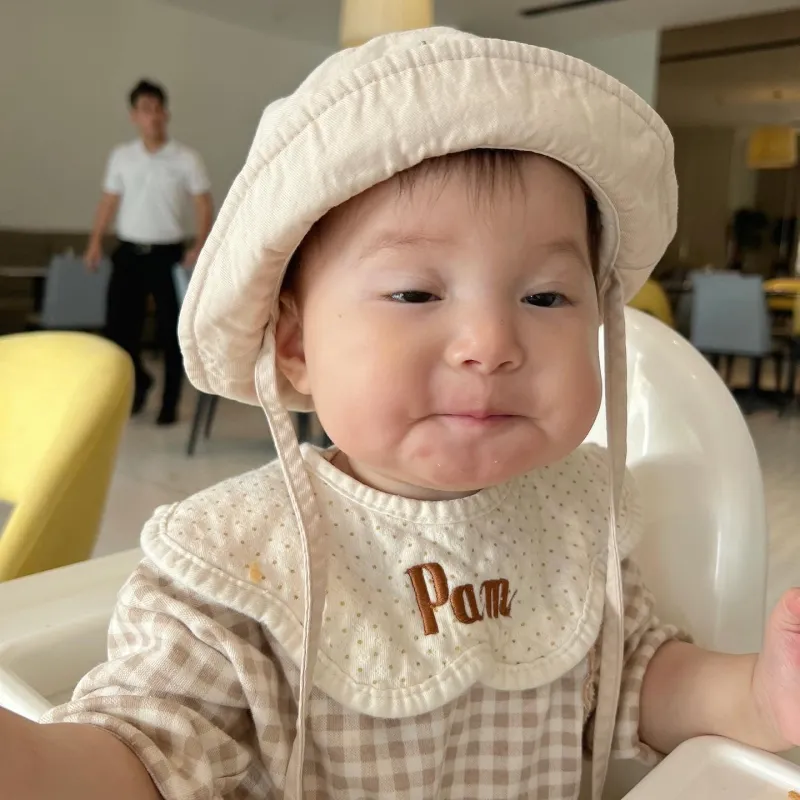 Meme em bé cute không thể bỏ qua, đầy đủ biểu cảm dễ thương khiến bạn cười nghiêng ngả!