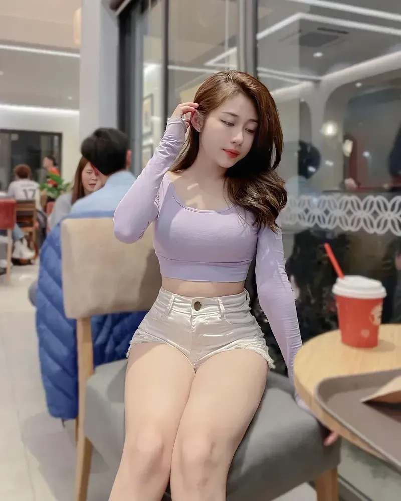 Gái TikTok show hàng gây bão cộng đồng mạng với những video quyến rũ và gợi cảm.