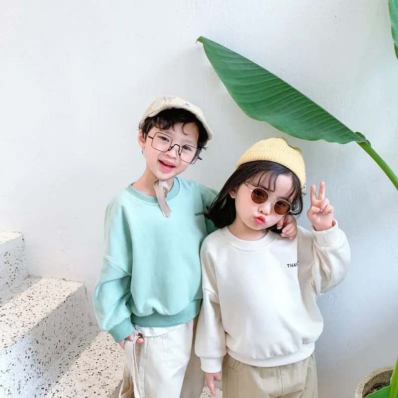 Avt đôi em bé cute, mang lại sự dễ thương và đáng yêu cho trang cá nhân