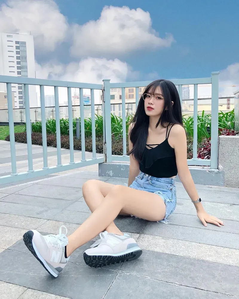 Gái cute che mặt tạo phong cách dễ thương, thu hút và đầy lôi cuốn