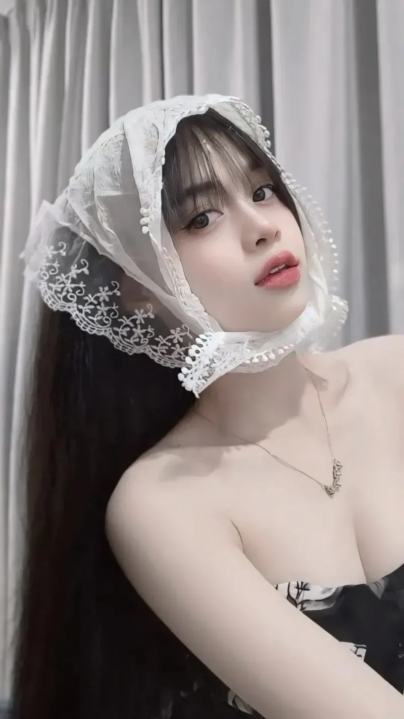 Tiktok gái đẹp mặc váy bikini luôn khiến người xem mê mẩn.