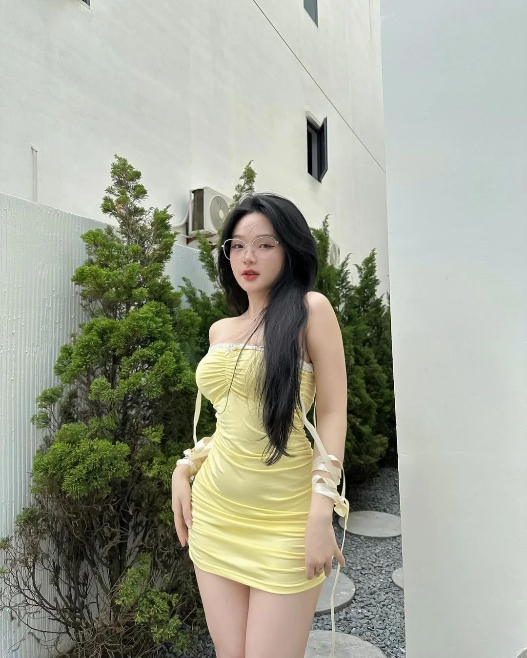 Ảnh Gái Sexy Girl Cô gái xinh đẹp với nụ cười rạng rỡ, tạo nên hình ảnh tuyệt vời.