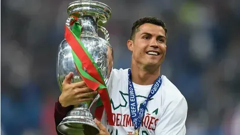 Chọn Cristiano Ronaldo hình nền để luôn cảm nhận đẳng cấp CR7