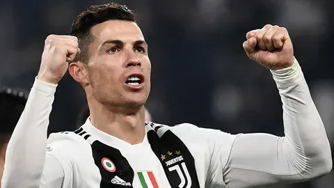 Thể hiện tình yêu với Ronaldo qua hình nền cầu thủ bóng đá đẹp