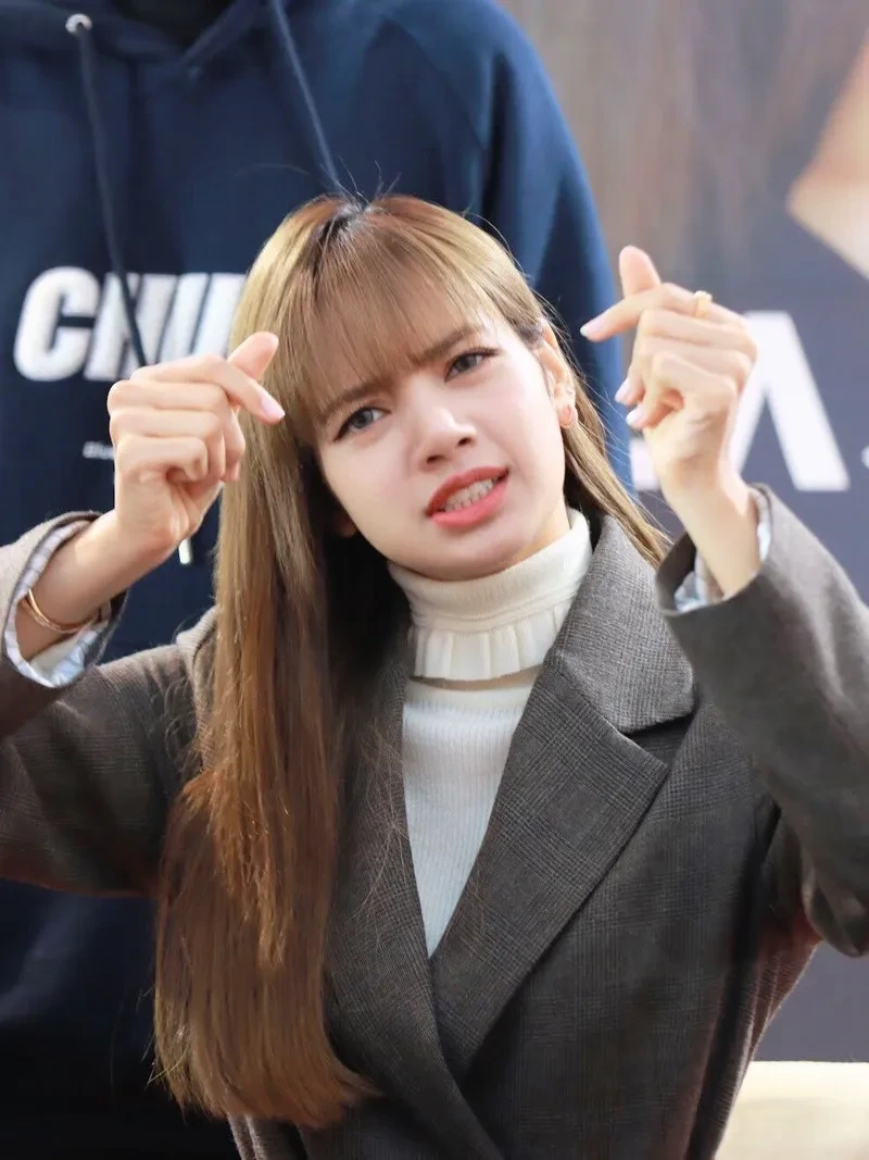 Ảnh Lisa meme hài hước, là điểm nhấn cho mọi cuộc trò chuyện.