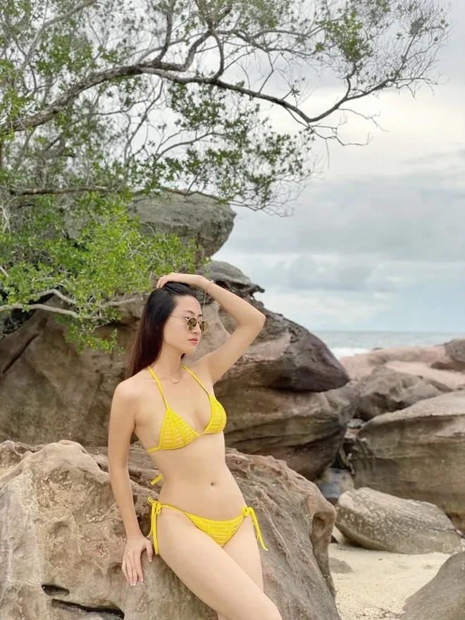 Lương Thùy Linh mặc bikini gợi cảm, thu hút mọi ánh nhìn