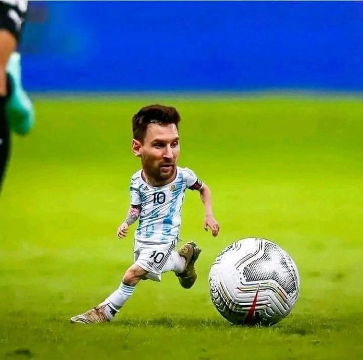 Messi và Ronaldo trong meme chế hài hước và thú vị.