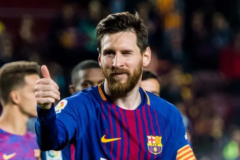 Messi Ronaldo meme hài hước, làm dậy sóng mạng.