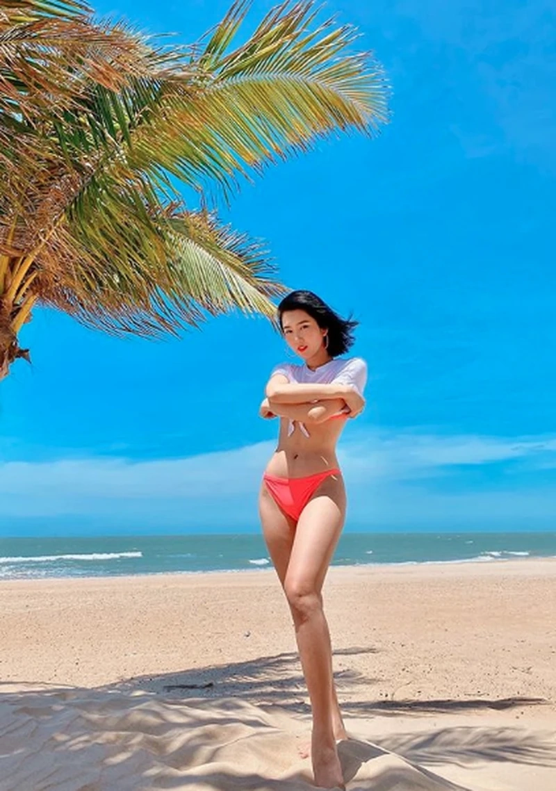 Ảnh Thúy Ngân mặc bikini, khoe vẻ đẹp gợi cảm đầy cuốn hút