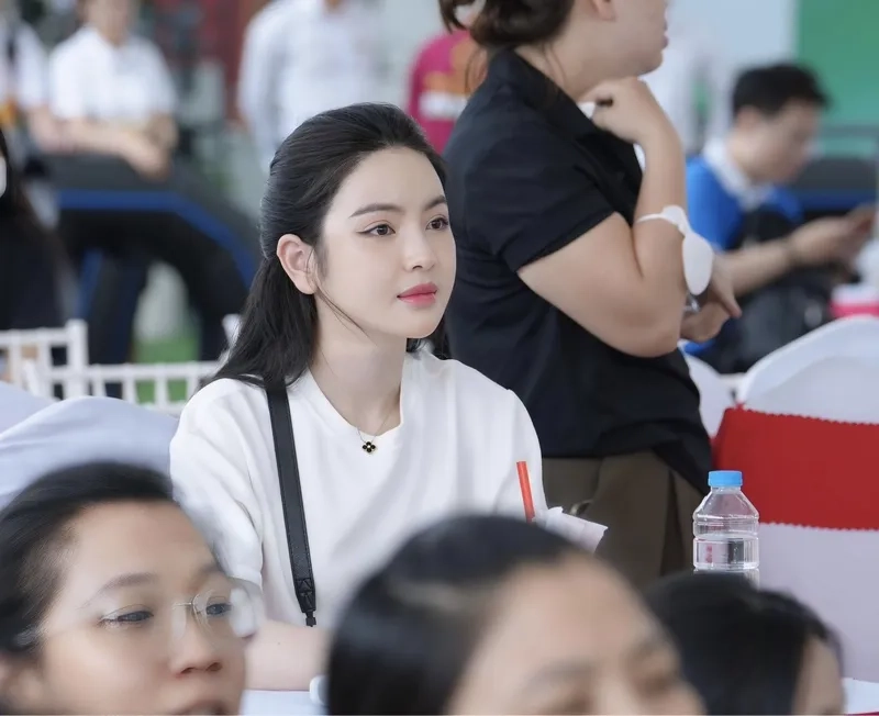 Cận cảnh nhan sắc Chu Thanh Huyền gây sốt mạng