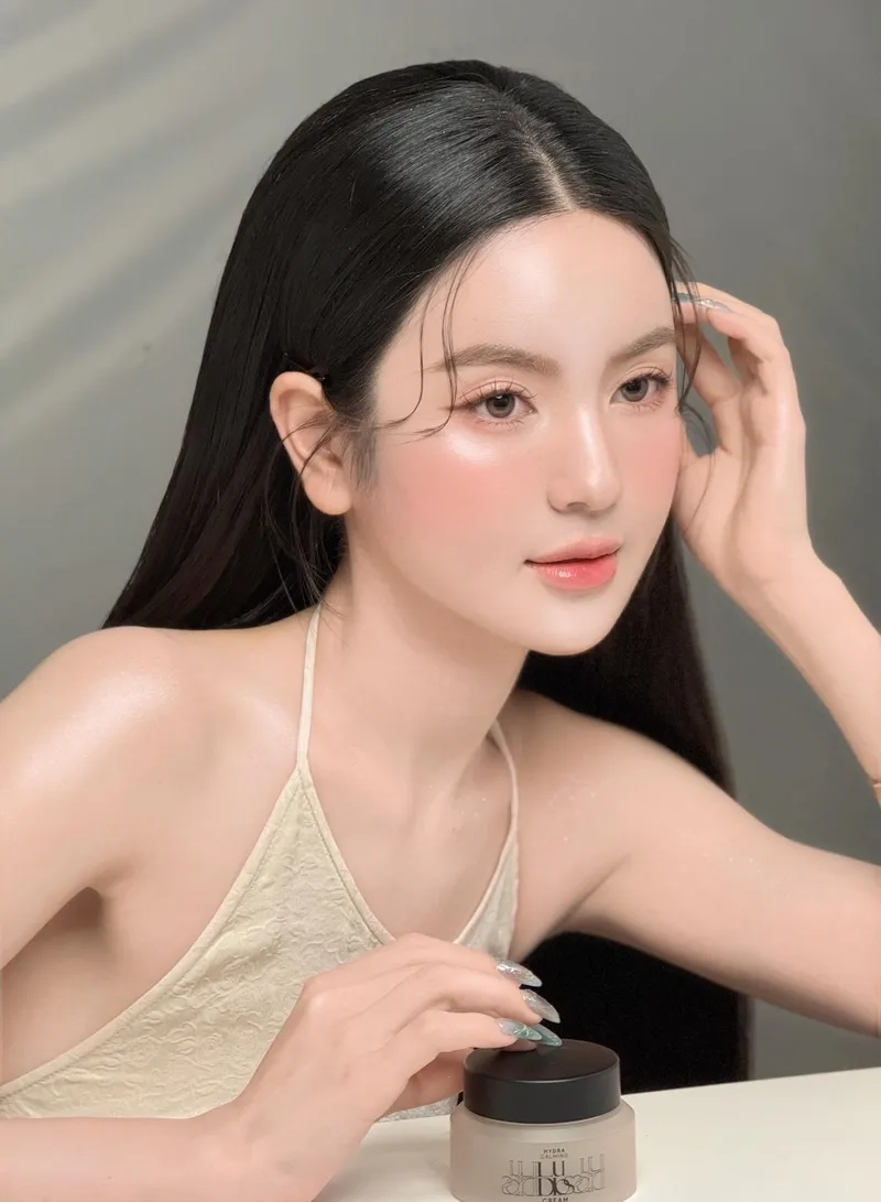 Bạn đoán được chiều cao Chu Thanh Huyền không
