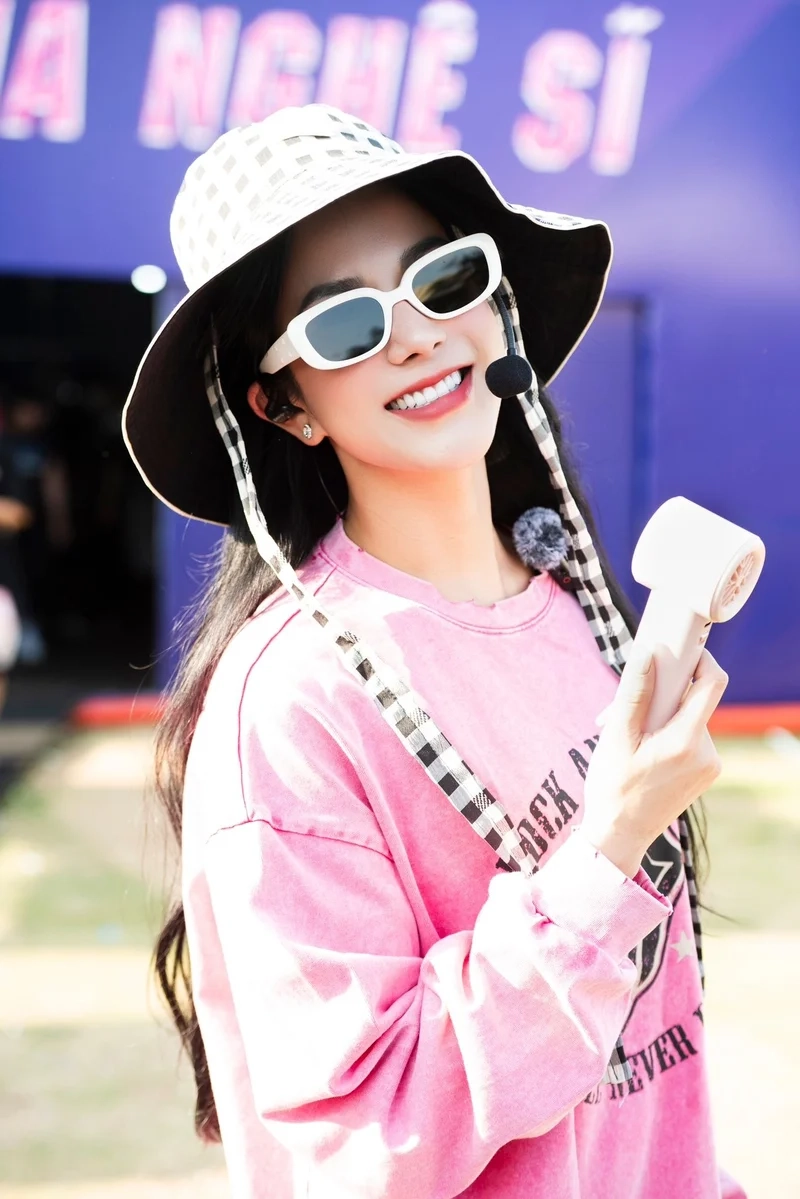 Bạn có biết Diệp Lâm Anh cao bao nhiêu không