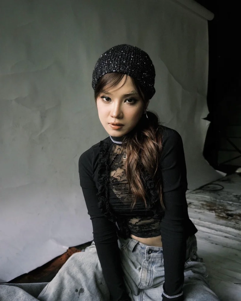 Ngắm phong cách của Hoàng Yến Chibi chị đẹp đạp gió rẽ sóng