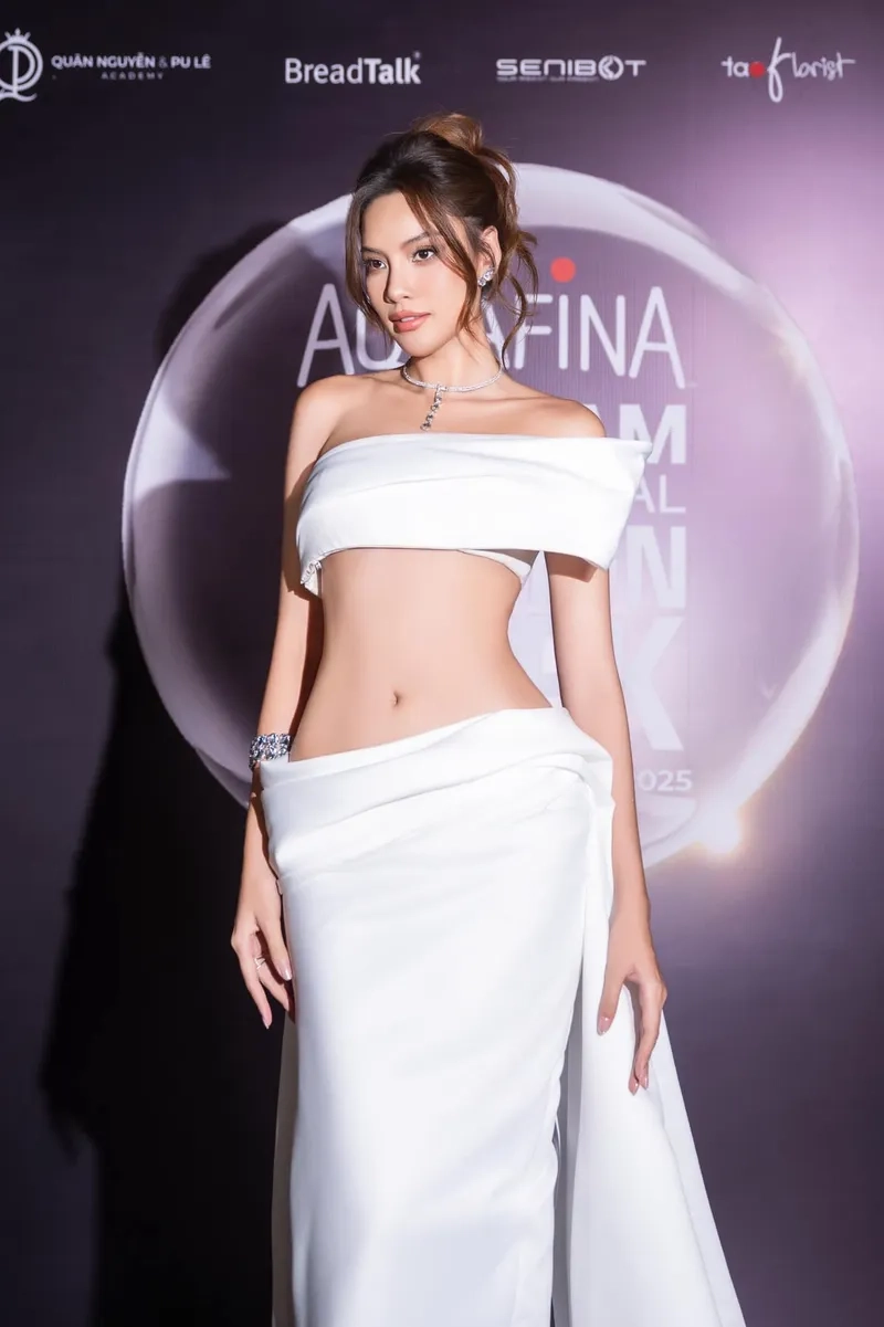 Chiều cao ấn tượng của Lê Hoàng Phương chiều cao