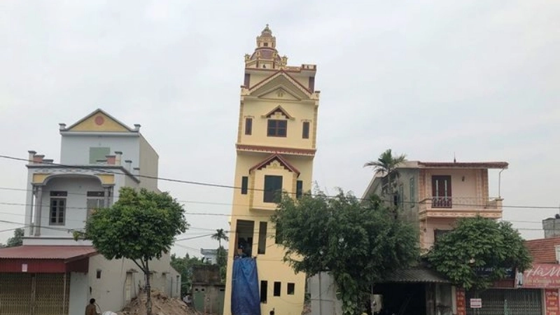 Mơ thấy nhà nghiêng