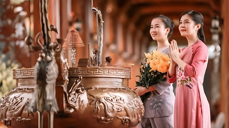 Mơ thấy đi chùa vào ban đêm