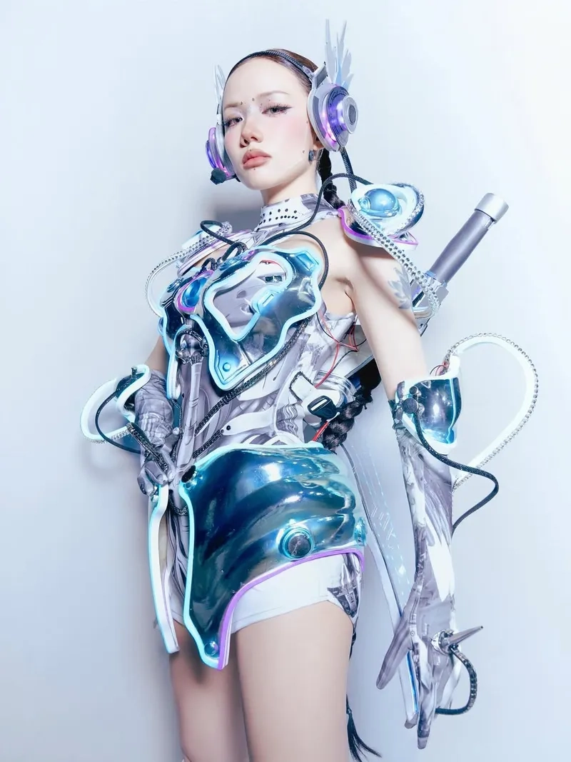 Hòa mình vào tình yêu với bản hit Mặt Trời Của Em Phương Ly