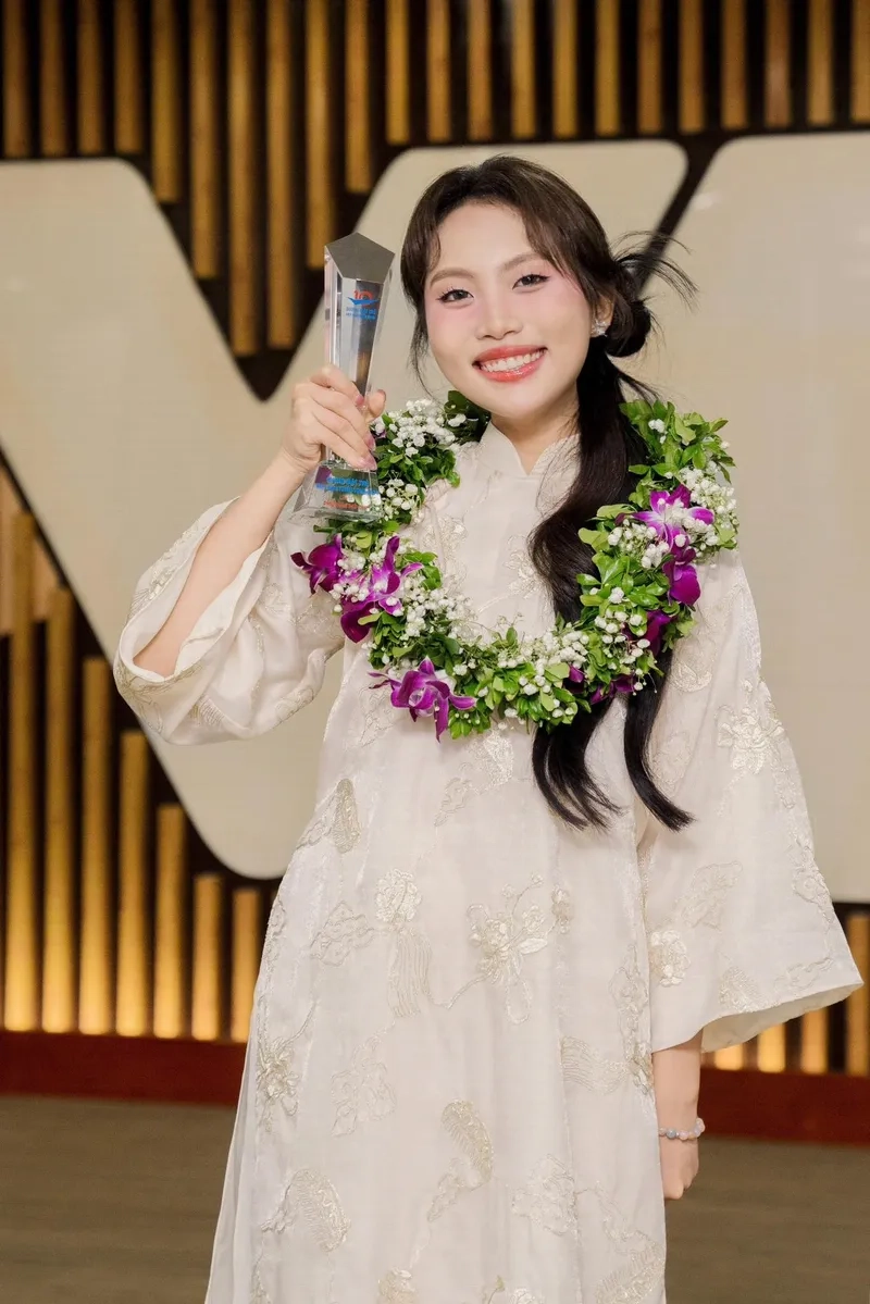 Khám phá ngay Phương Mỹ Chi là ai cho người mới