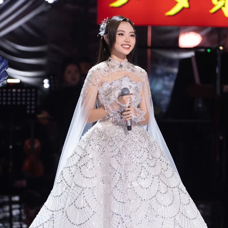 Đắm say với bài hát truyền cảm Phương Mỹ Chi quê em mùa nước lũ