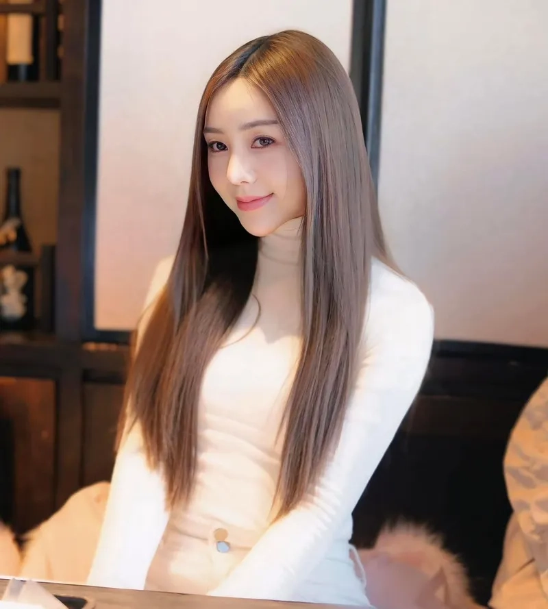 Góc cận nhan sắc đỉnh cao của Quỳnh Kool