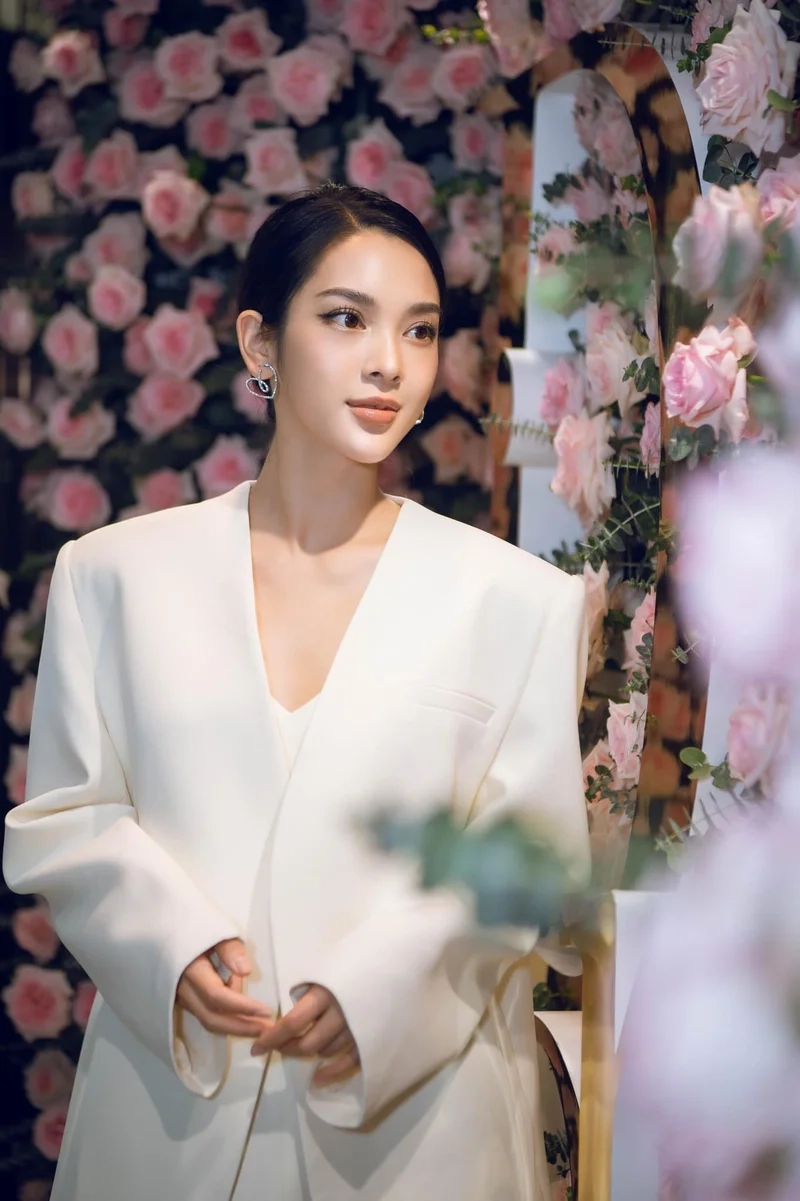 Tò mò về chiều cao của sao qua Quỳnh Lương cao bao nhiêu