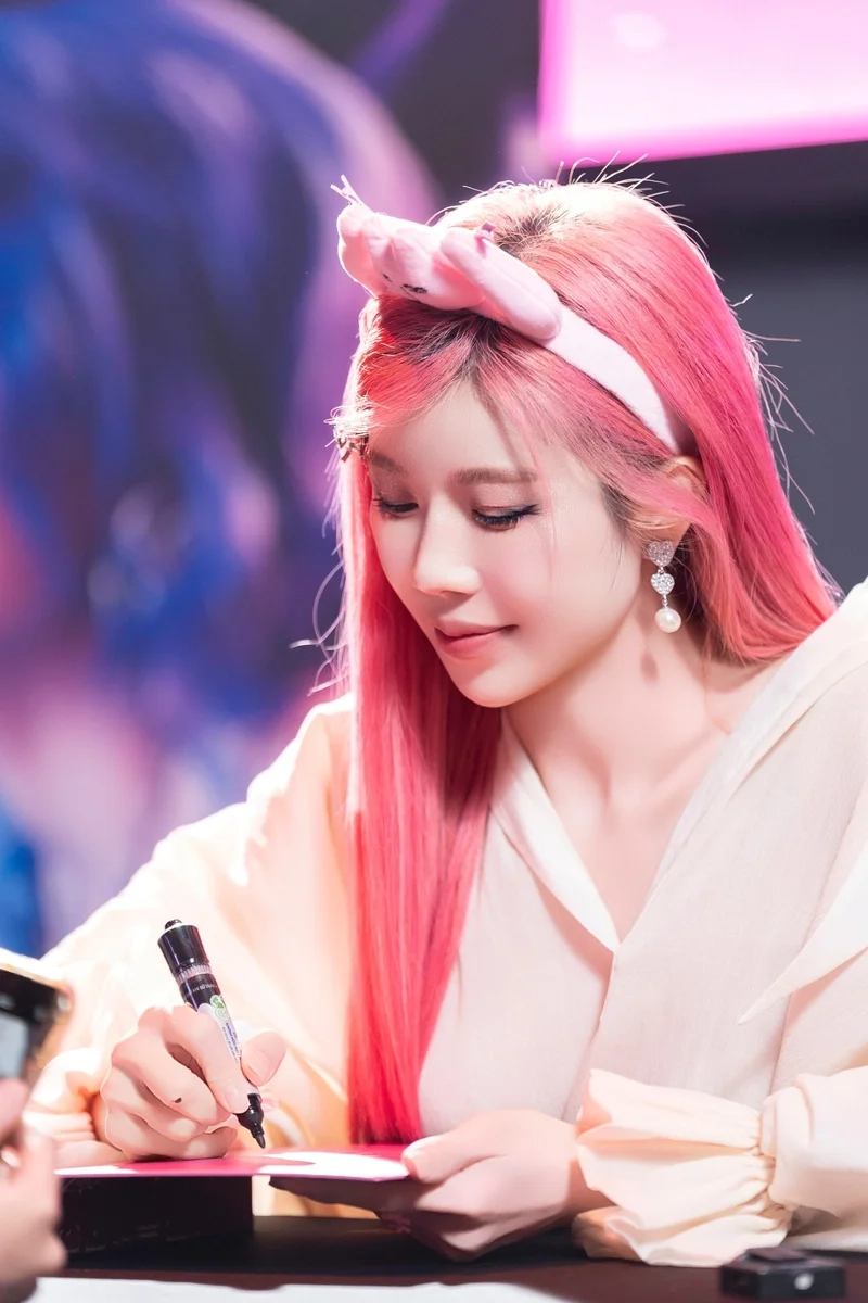 Tìm hiểu rõ hơn về câu hỏi Trang Pháp là ai