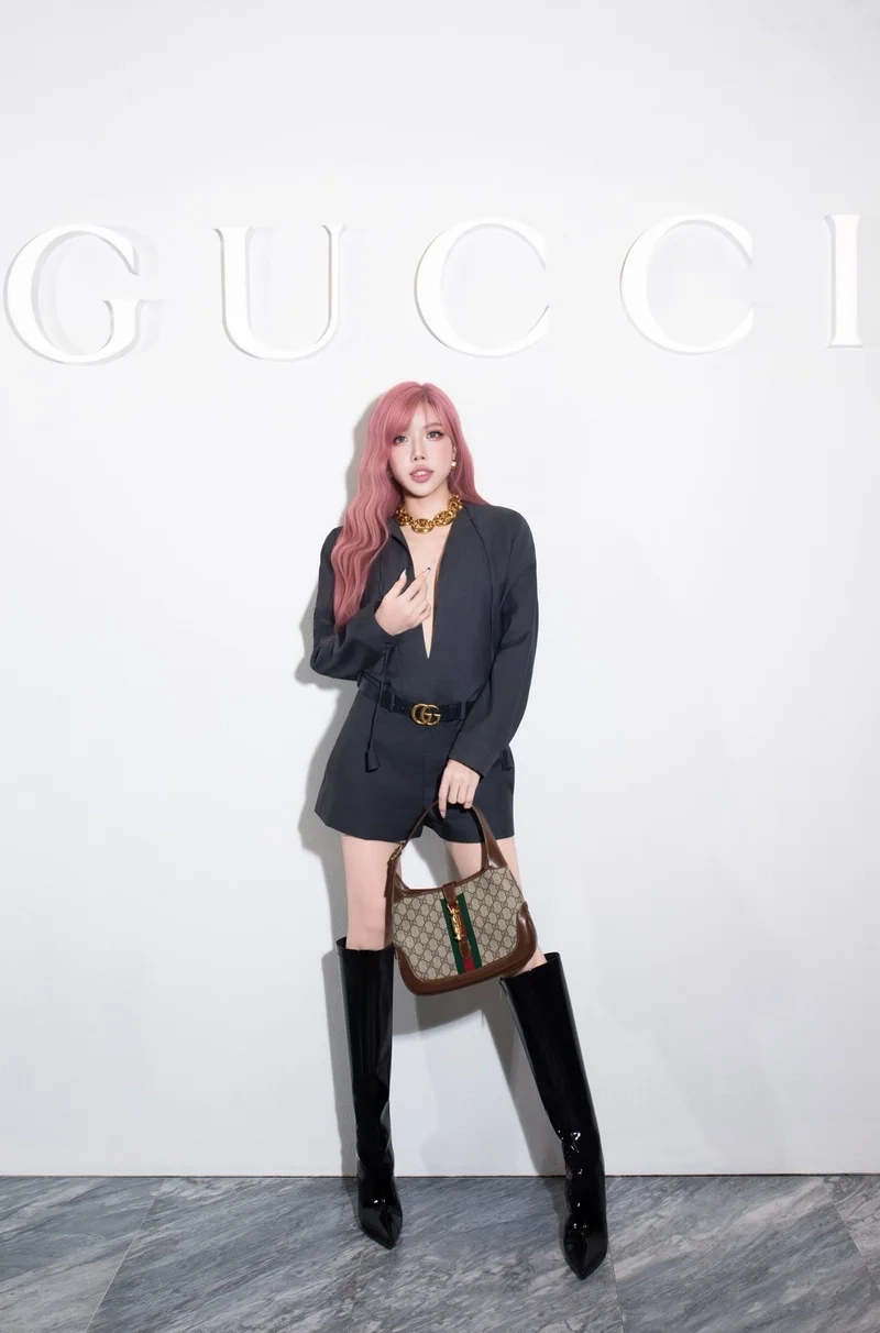 Tìm hiểu ý nghĩa đầy cảm động trong Chị ngã em nâng Trang Pháp