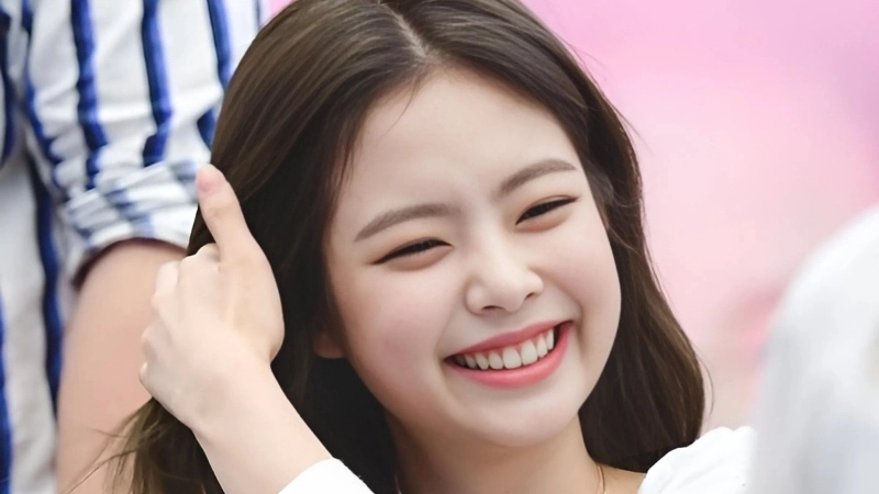 Tướng người cười hở lợi và vận mệnh, vai trò lãnh đạo