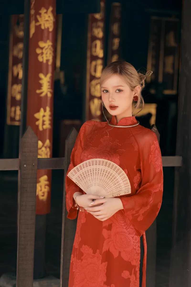 Trang Phạm Xoài Non làm mới phong cách với kiểu makeup ấn tượng