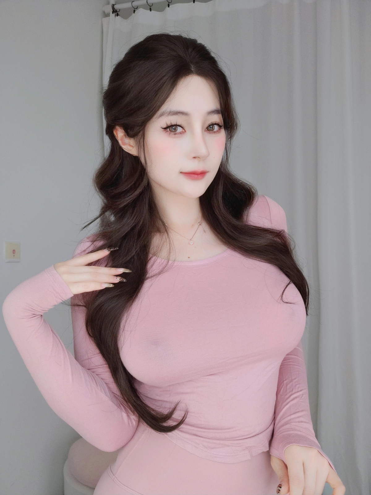 Gái xinh hở vú nóng bỏng quyến rũ hở vú đầy mê hoặc