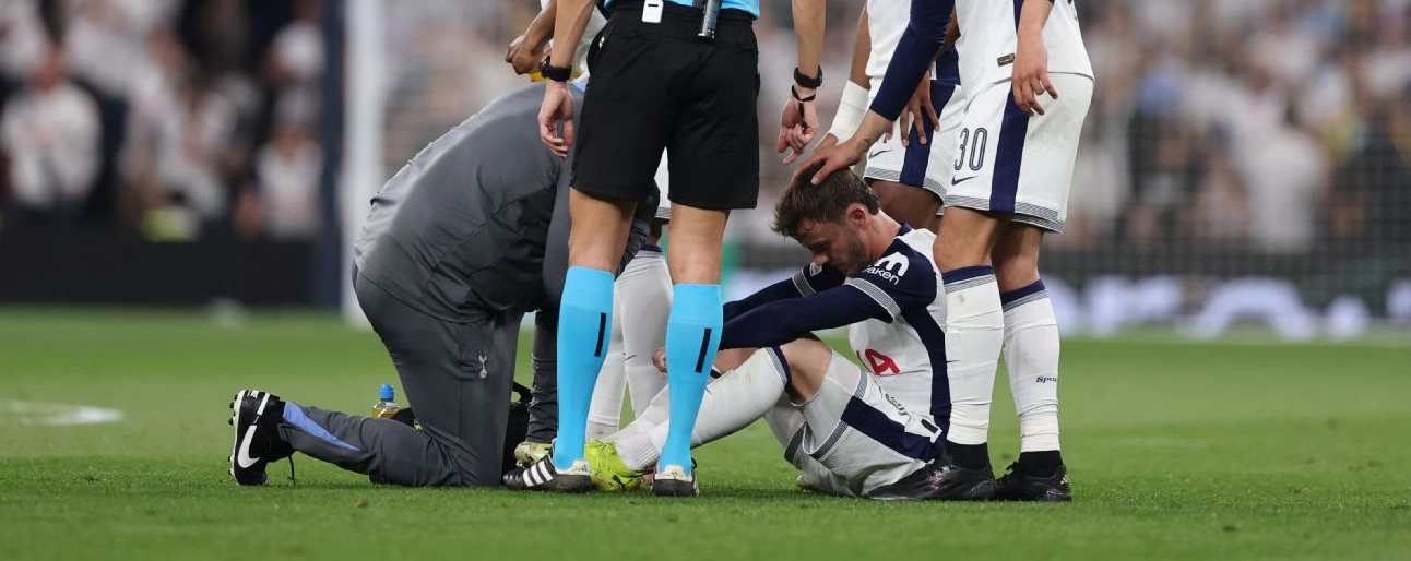 James Maddison với khuôn mặt thất thần sau một chấn thương.