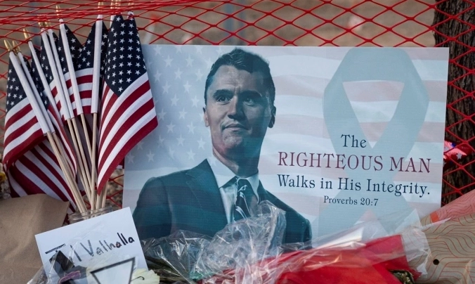 Khu vực tưởng niệm Charlie Kirk tại trụ sở TPUSA ở Phoenix, Arizona