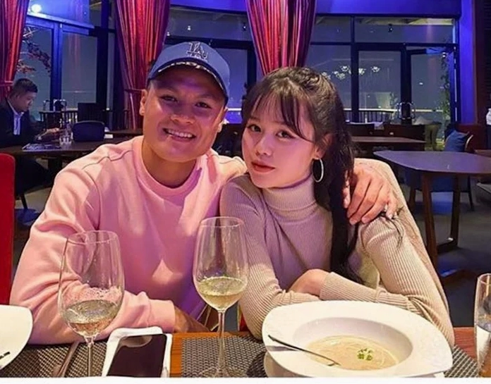 Nguyễn Quang Hải bên cạnh người yêu tin đồn