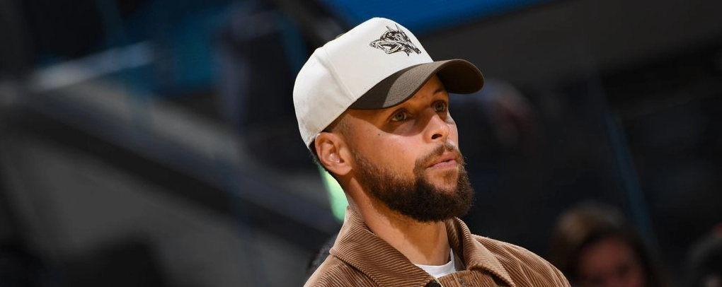 Stephen Curry bị chấn thương đầu gối