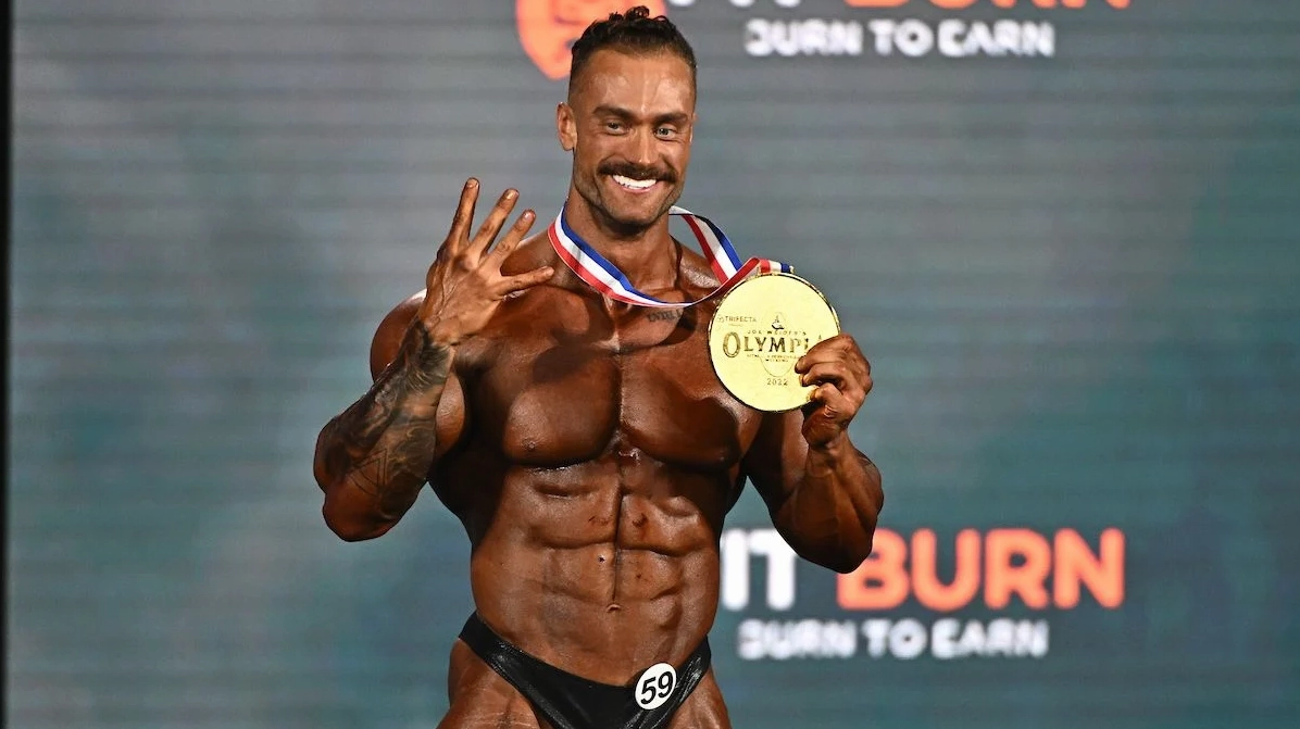 Vận động viên Chris Bumstead trong một buổi chụp hình