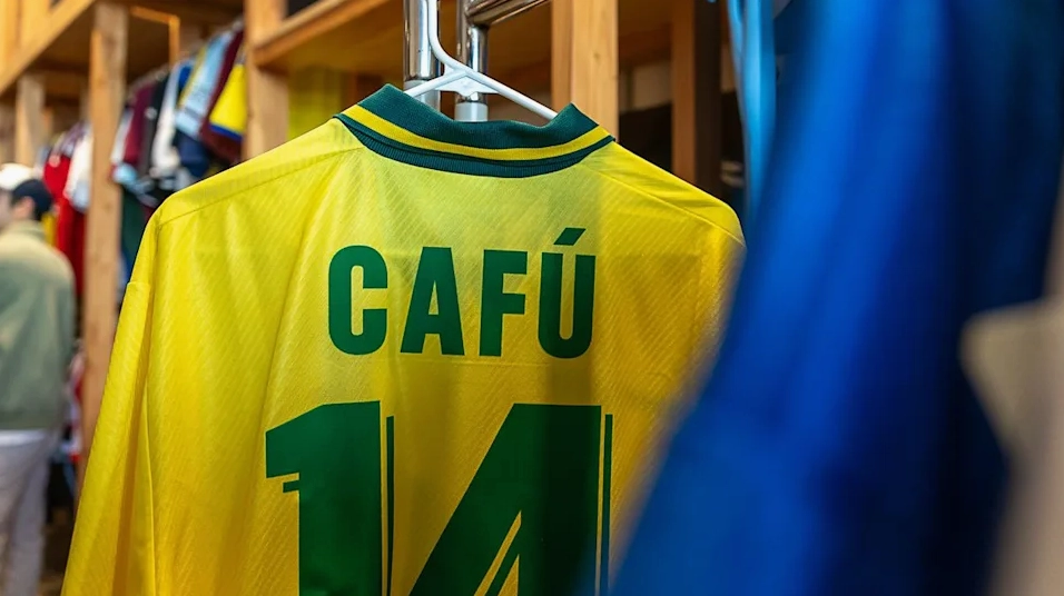 Áo đấu tuyển Brazil năm 1994 của Cafu