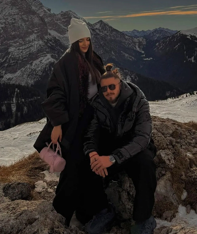 Cầu thủ Radu Drăgușin tận hưởng thời gian nghỉ ngơi cùng bạn gái trong chuyến du lịch