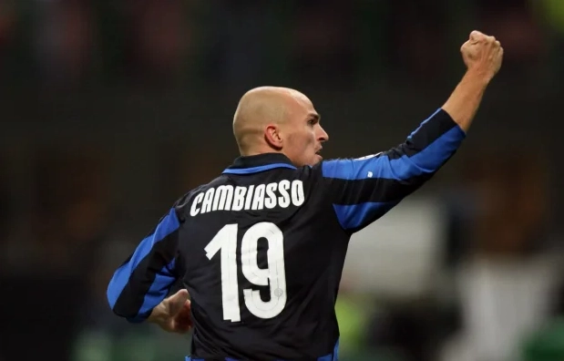 Esteban Cambiasso lột xác mạnh mẽ khi chuyển đến Inter Milan