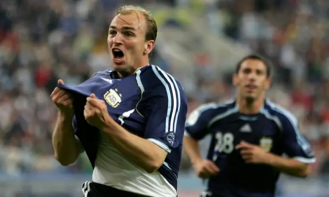 Esteban Cambiasso trong màu áo đội tuyển quốc gia Argentina