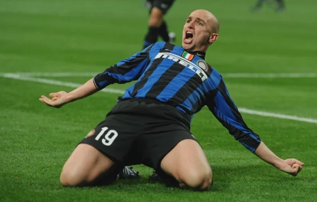 Khả năng đánh chặn tuyệt vời của Esteban Cambiasso