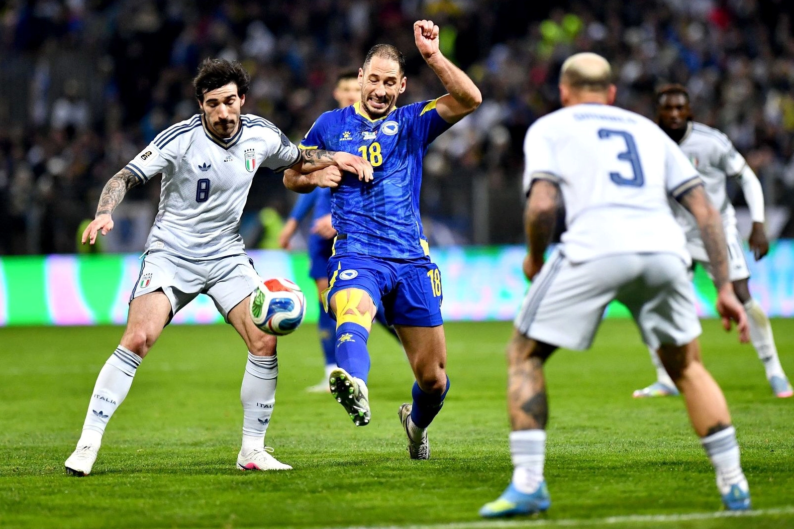 Tin tức chuyển nhượng cầu thủ bóng đá quốc tế cập nhật ngày 2 tháng 4 năm 2026