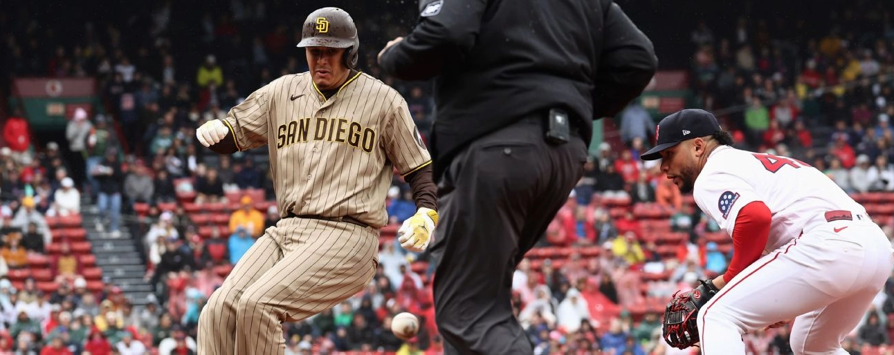 Tình huống Machado tung chân đá bóng điệu nghệ khởi nguồn cho màn lội ngược dòng của Padres