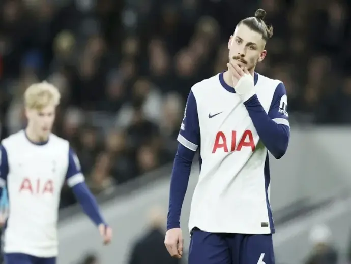 Phân tích cầu thủ Radu Drăgușin và hành trình vươn tầm tại Tottenham