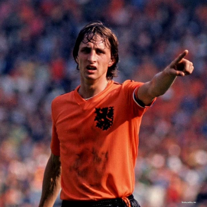 Hình ảnh Johan Cruyff thời trẻ đầy kiêu hãnh