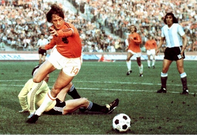 Johan Cruyff kiến tạo nghệ thuật trong màu áo Hà Lan