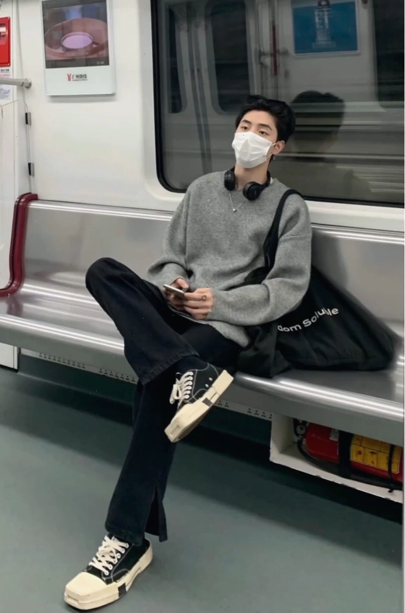 Avatar trai đẹp che mặt với ánh nhìn sâu lắng ẩn sau mái tóc
