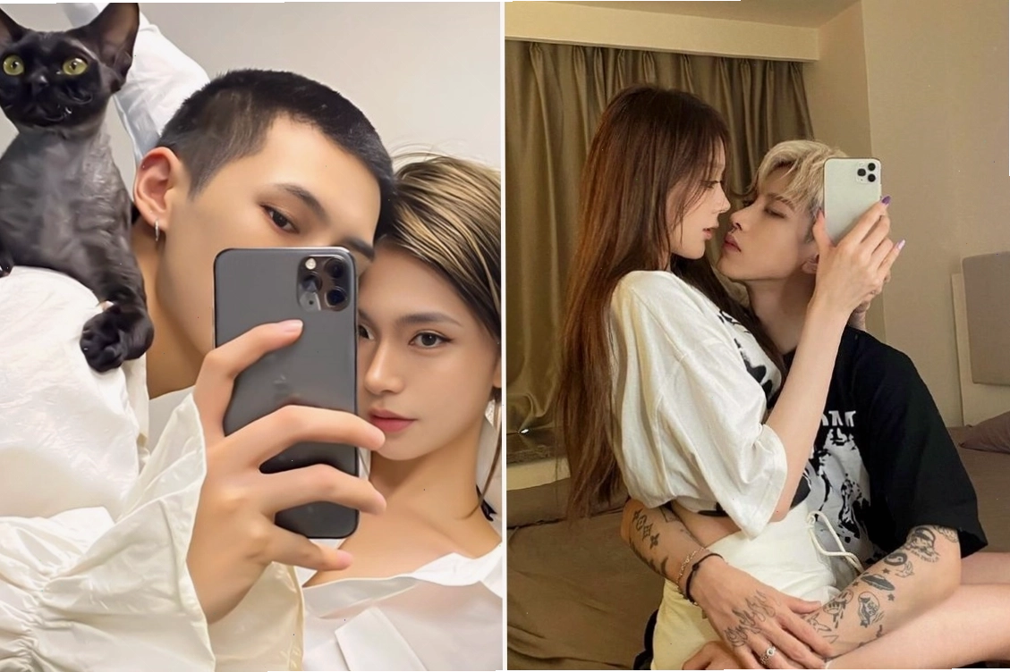 Cặp đôi tình tứ chụp ảnh kỷ niệm trước gương