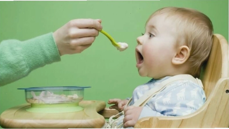Chế độ ăn uống lành mạnh cho bé