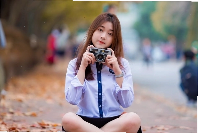 Cô gái Việt Nam xinh đẹp với nụ cười tỏa nắng